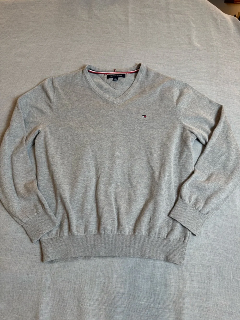 Tommy Hilfiger Men’s 100% Cotton V-Neck Sweater Preppy Size L